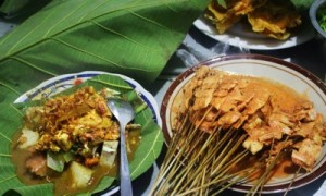 Salah satu makanan khas kota Rembang selain Lontong Tuyuhan